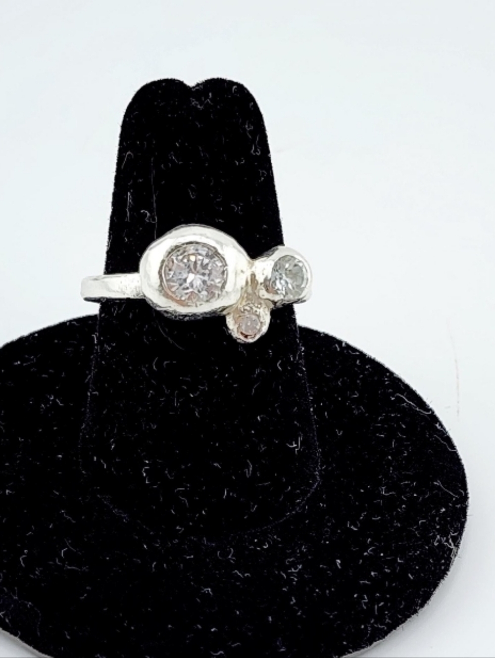 3 CLEAR ZIRCONIA CRYSTALs RING HANDMADE IN STERLING SILVER ORGANIC SHAPE SIZE 6
